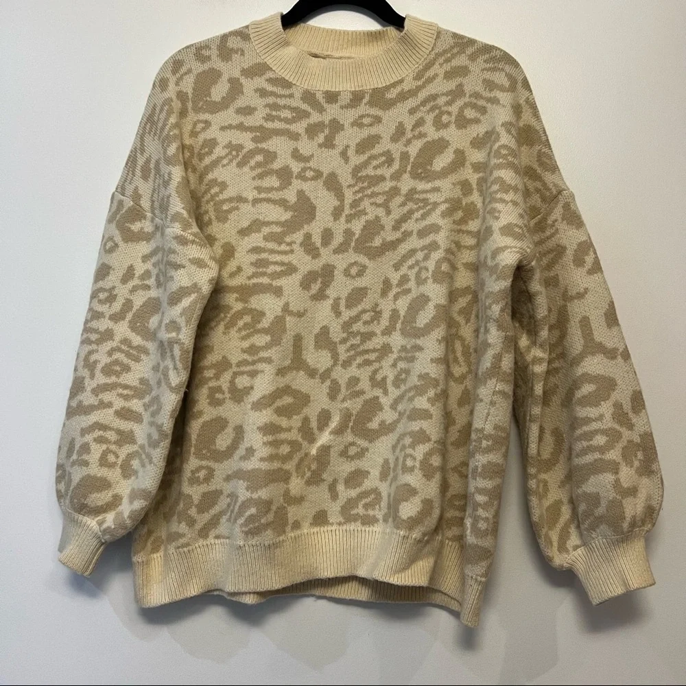 Main Strip Cream Giraffe Print Oversized Sweater - Picture 3 of 7